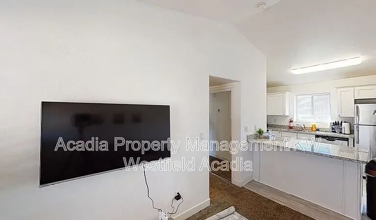 561 N 10th Pl #103 — Photo 4