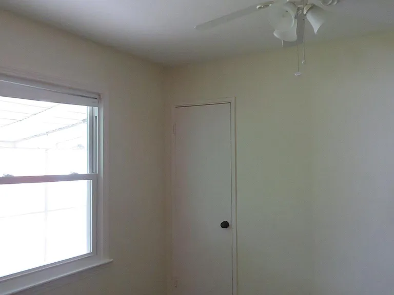 1327 Genesee Ave — Photo 11