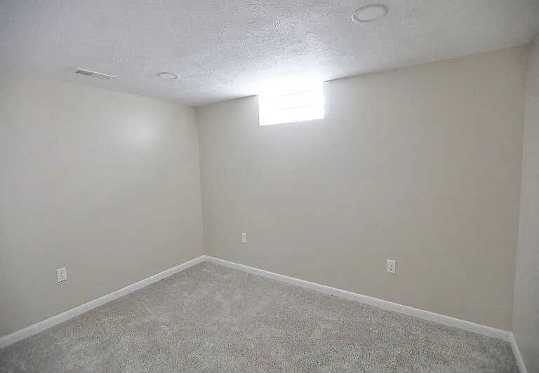 1010 N Hampton Dr NE — Photo 11