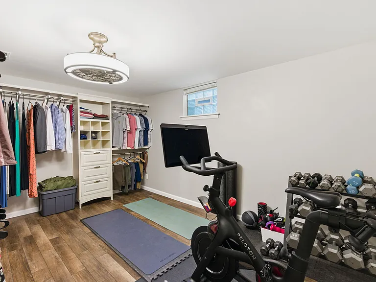 1204 Forest Ct — Photo 23