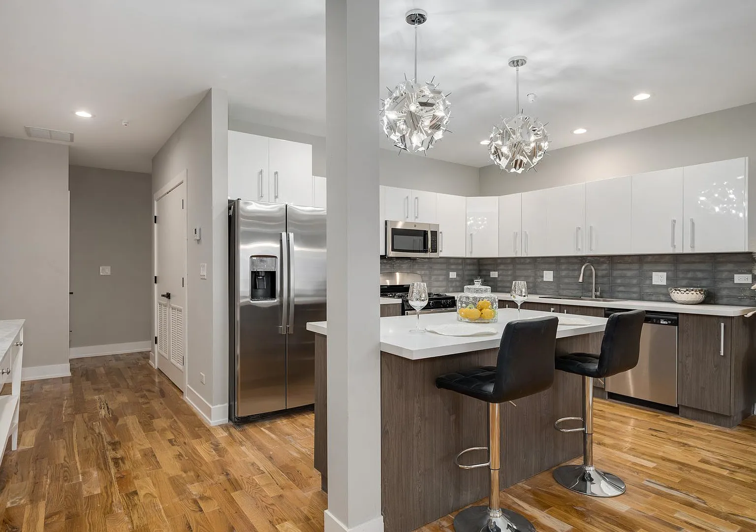2 bed, 1250 sqft, $2,400 — Photo 3