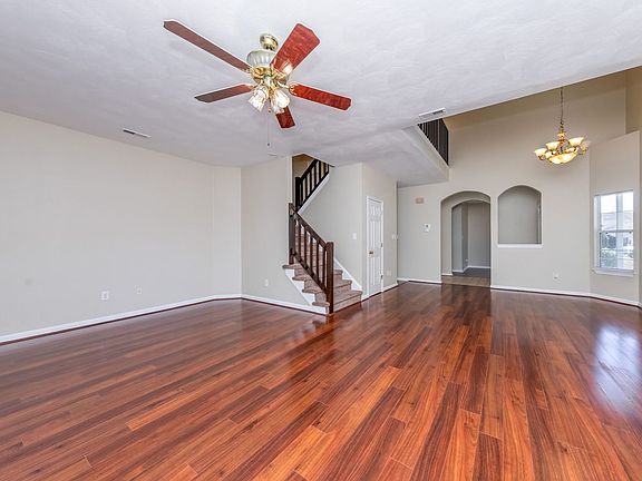3rd image of 409 Belmont Cir