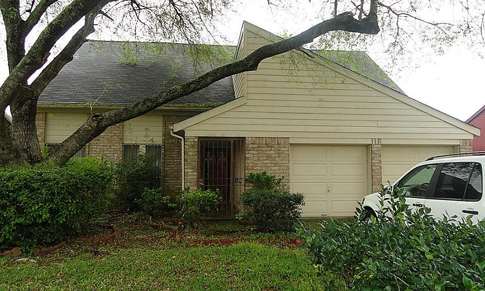 1st image of 1323 New Tree Ln