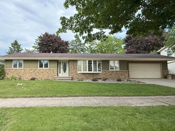 1124 Tullar ROAD, Neenah, WI 54956