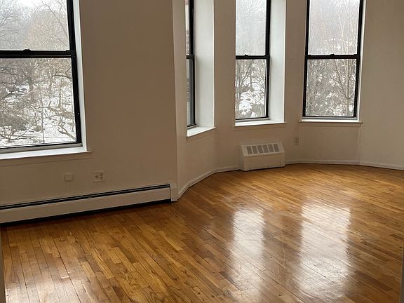 5th image of 137 W 110th St APT 4C
