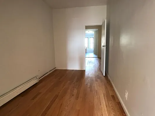 Rented by Evergreen Apartments BK | media 6