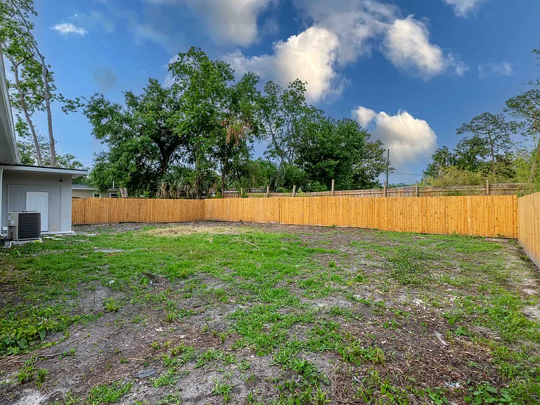 2013 Ronald Ln — Photo 6
