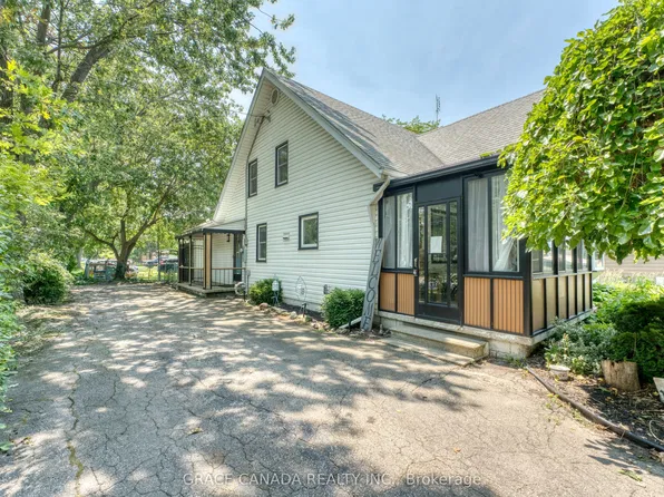 12437 Saint Thomas St, Tecumseh, ON N8N 1H7