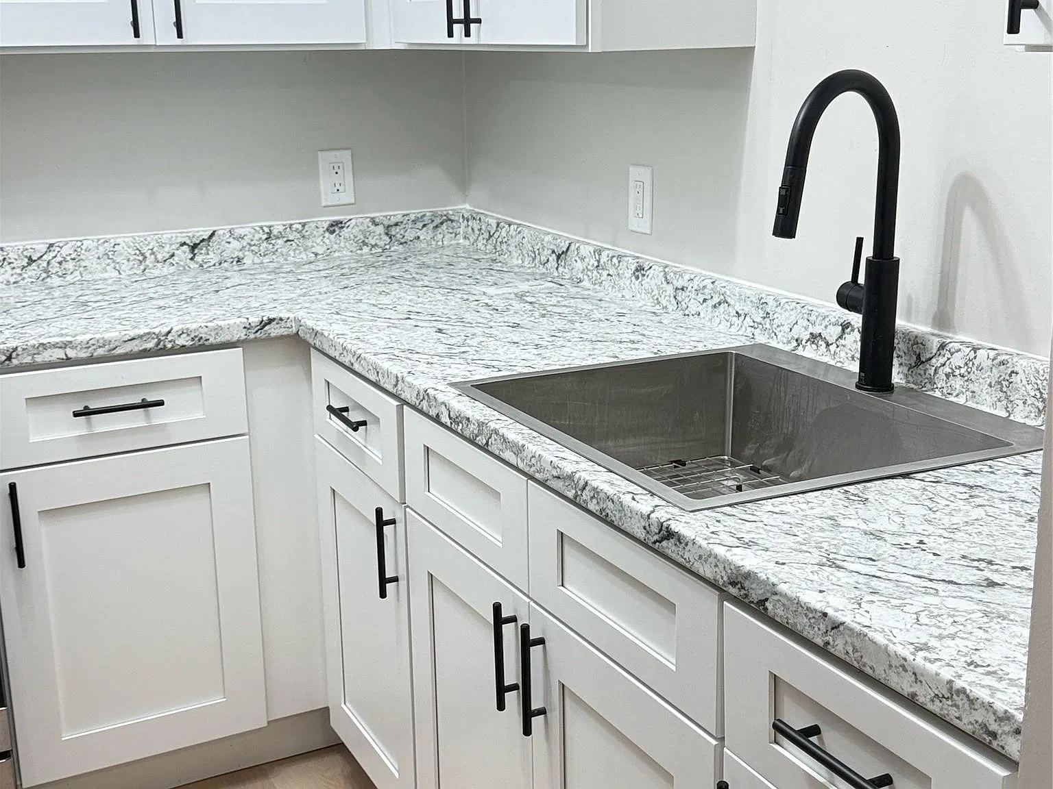 2 bed, 1.0 bath, 996 sqft, $2,200 — Photo 1