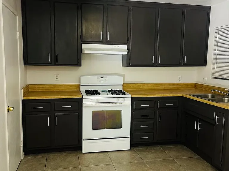 15991 N Culver Rd — Photo 3