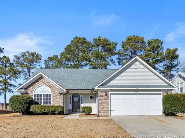 1017 Screech Owl Dr, Hope Mills, NC 28348