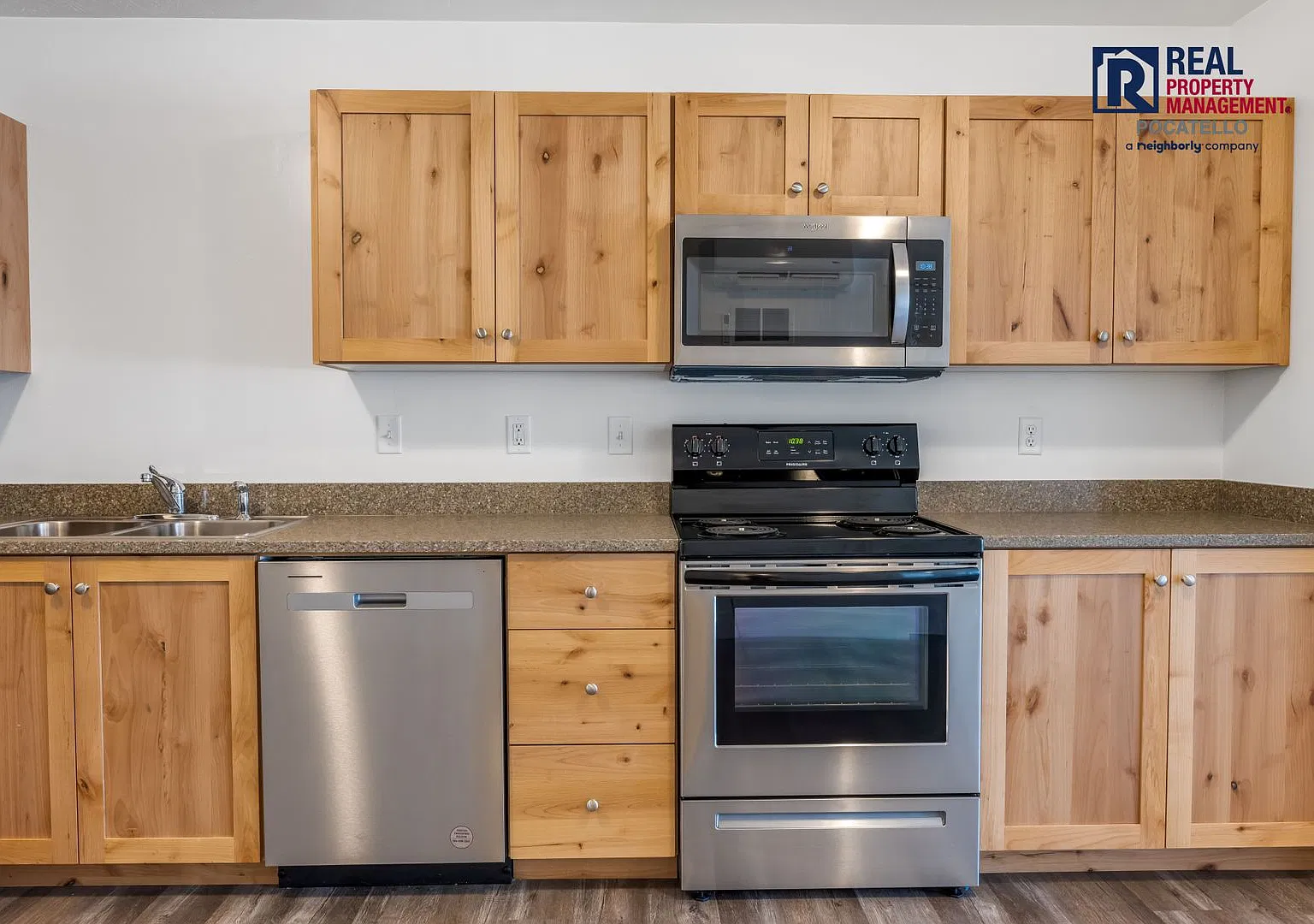 251 W Linden Bld. 11 — Photo 3