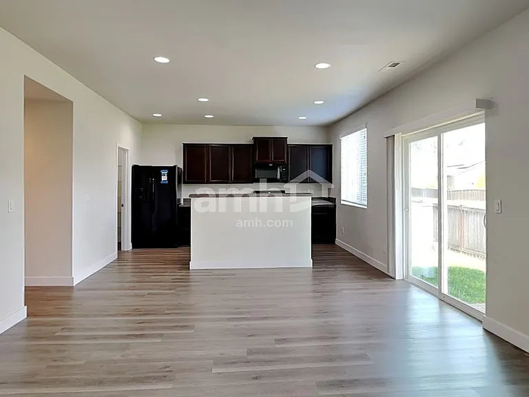 348 Lolo Trail Ave — Photo 5