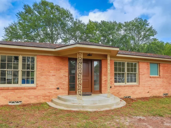 3501 Eastmoor Dr, Marshall, TX 75672