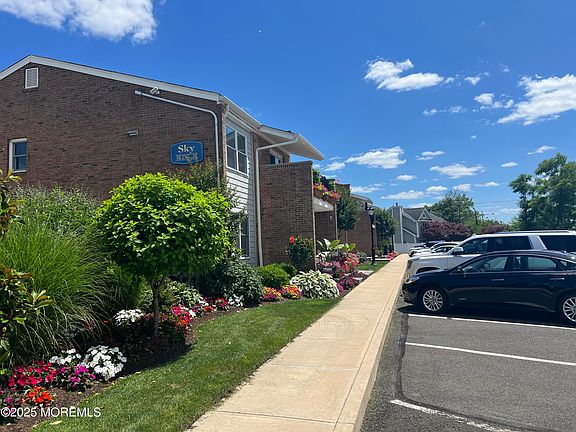 3rd image of 320 Maryland Ave APT 12E