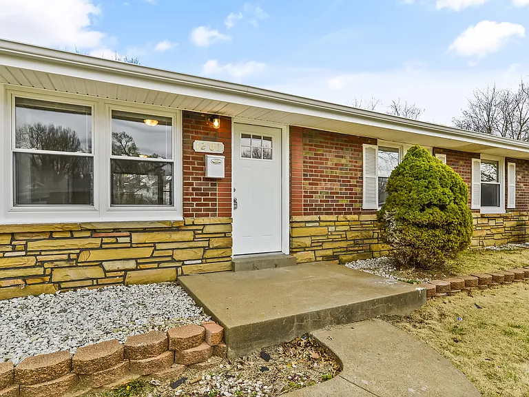 1201 Billings Dr — Photo 2