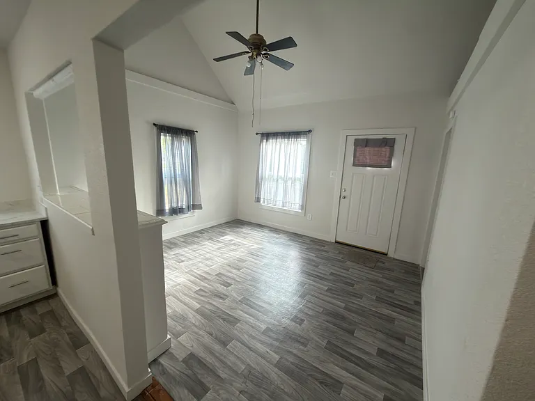 1610 N Walnut St — Photo 4