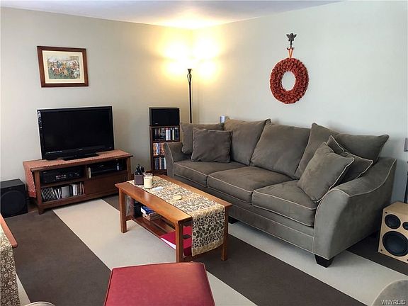 5th image of 77 Kemp Ave