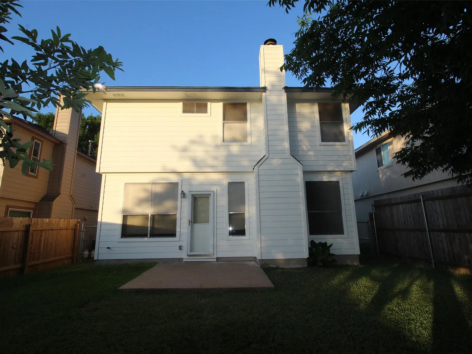 3 bed, 2.5 bath, 1504 sqft, $1,995 — Photo 3