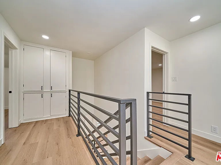 347 S Highland Ave — Photo 16