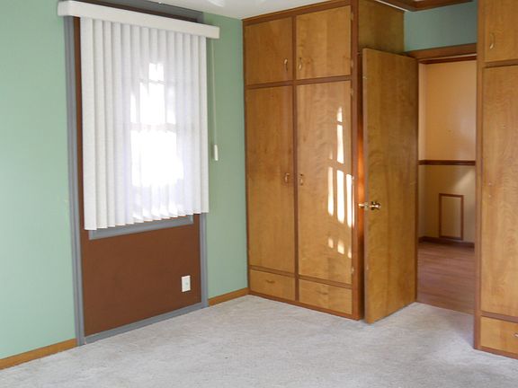 4th image of 613 E 9th St