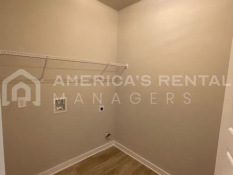 486 Andrew Dr — Photo 7
