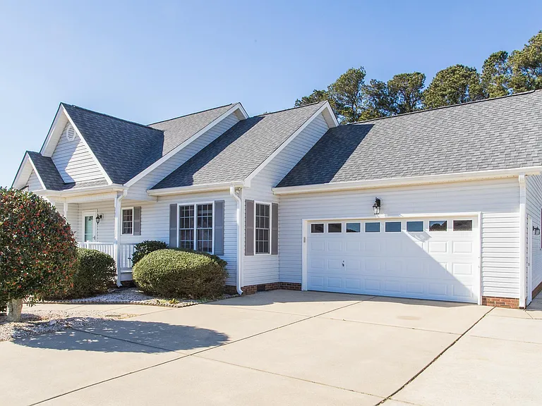 60 Blairwood Dr — Photo 2