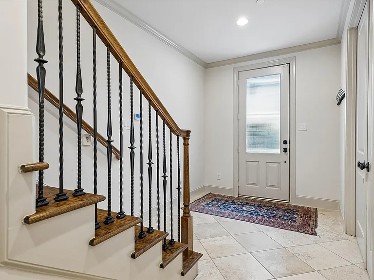 1521 Oakdale St — Photo 4
