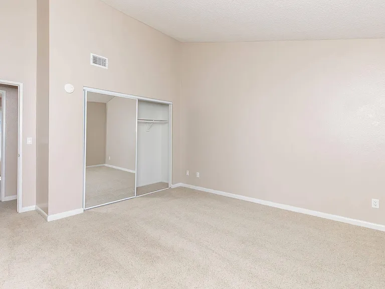 Oak Tree Court Apartment Homes — Photo 64