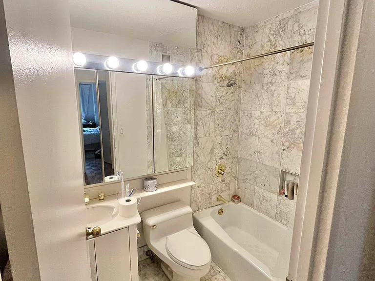 127 E 30th St #4D — Photo 10