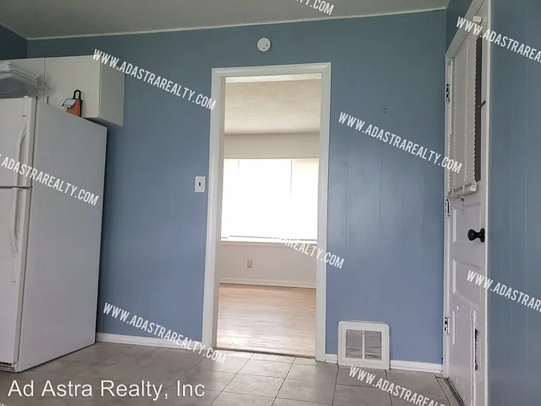 9203 Vaughn Ave — Photo 11