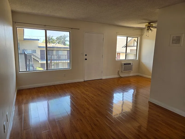 Stratford Apartments — Photo 2