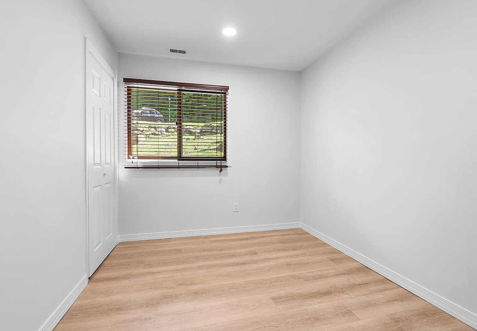 2 bed, 748 sqft, $2,300 — Photo 4