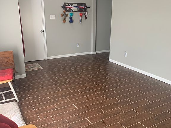 3rd image of 6911 Foxhurst Ln