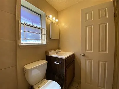 4004 Fair Park Blvd — Photo 17