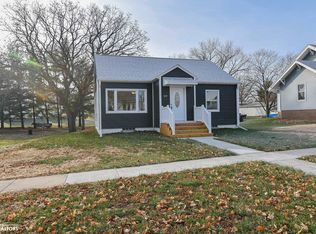 214 4th St, Gladbrook, IA 50635