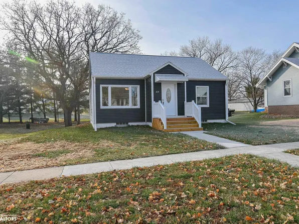 214 4th St, Gladbrook, IA 50635