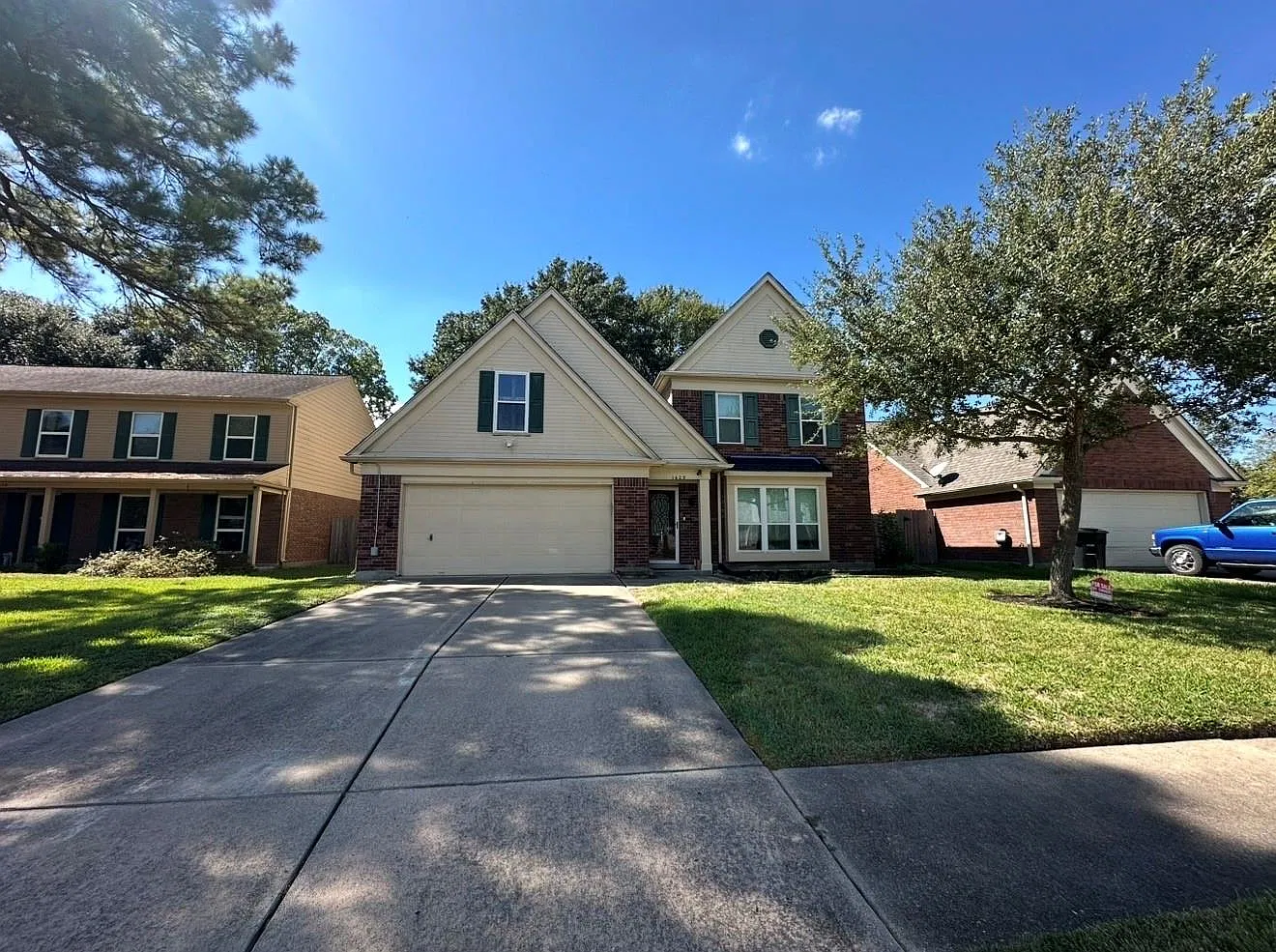 4 bed, 2.5 bath, 2245 sqft, $2,400 — Photo 2