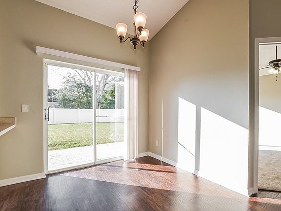 5th image of 70 Pine Arbor Dr
