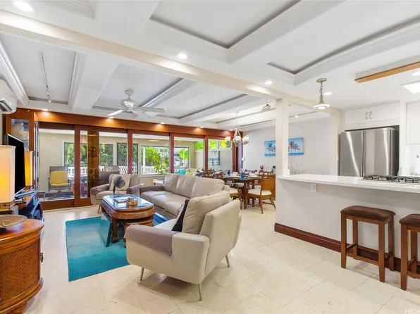 347 Kawaihae St #C, Honolulu, HI 96825