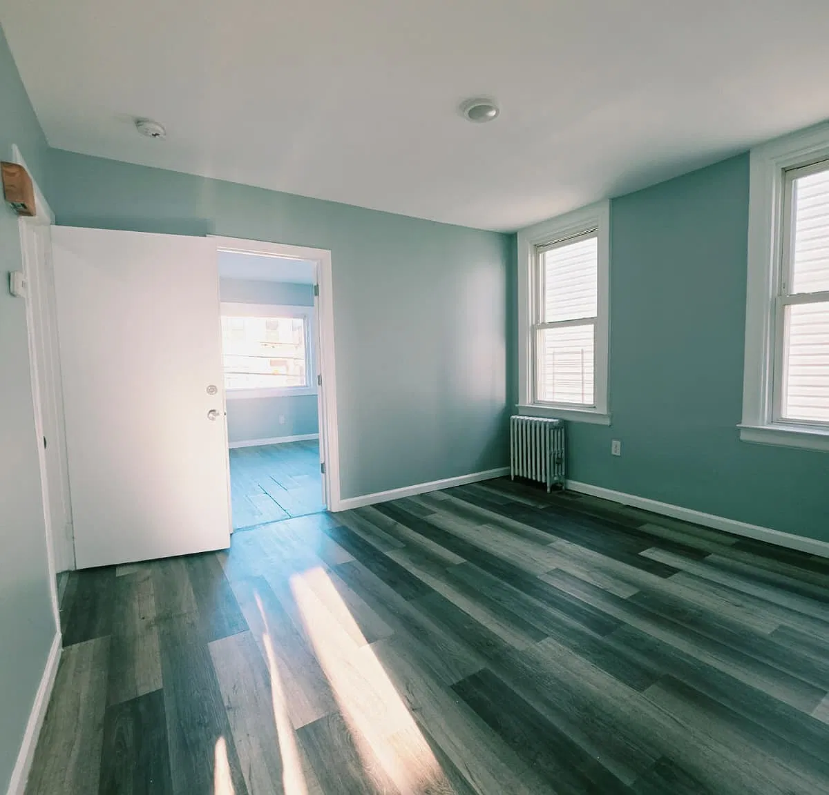 3 bed, 1000 sqft, $2,300 — Photo 3