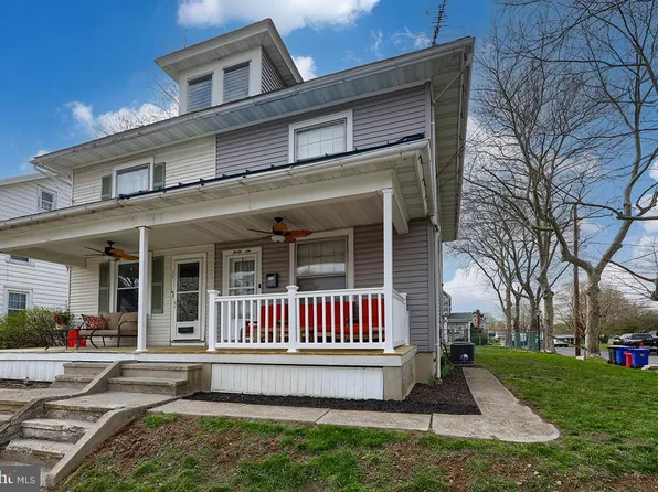 36 N Wayne St, Robesonia, PA 19551
