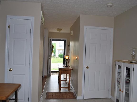 4th image of 460 Meadow Springs Dr