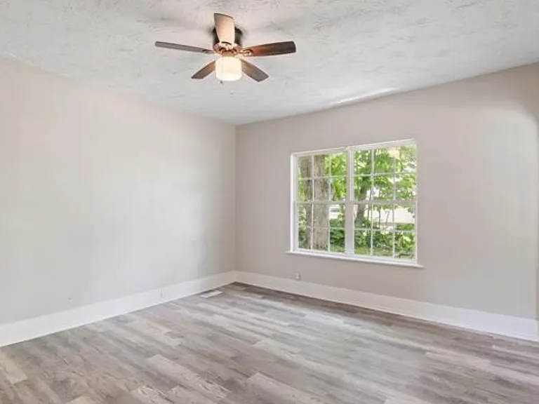 4817 Court R — Photo 7