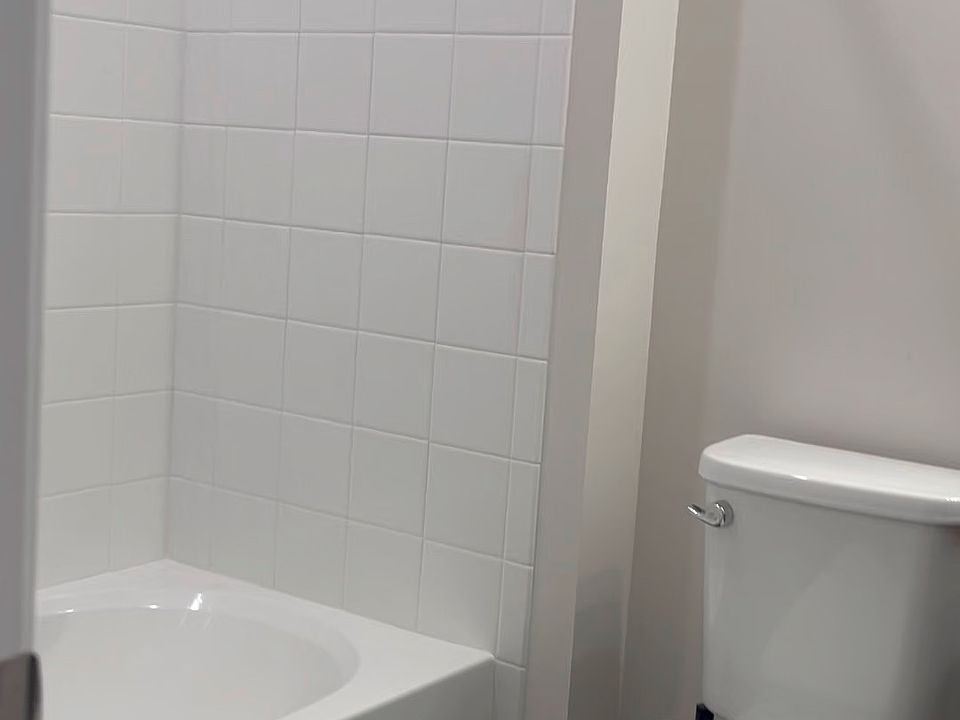 2nd image of 3405 Carnaby St