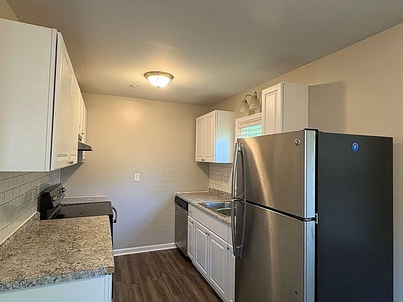 3rd image of 2522 N River Blvd