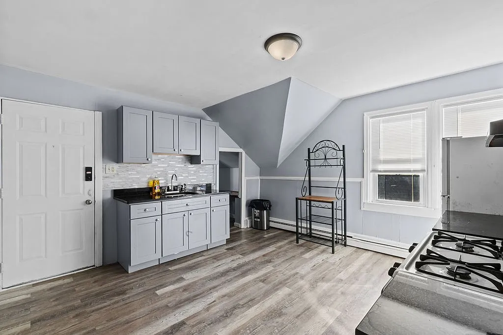 2 bed, 850 sqft, $1,600 — Photo 3