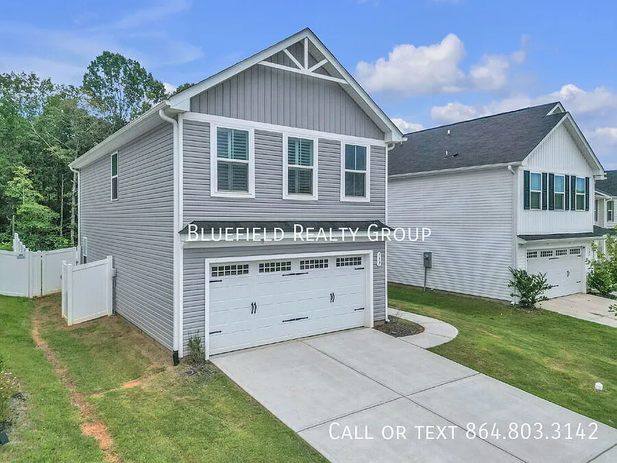 Modern 4 Bedroom, 2.5 Bath Home with Fenced Yard & Open-Concept Living! $1,850/mo rent — Photo 2