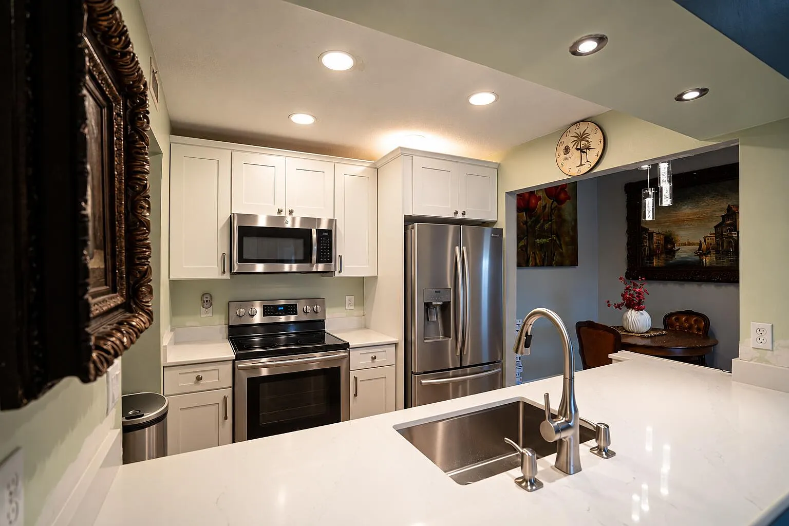 2 bed, 2.0 bath, 965 sqft, $2,200 — Photo 2