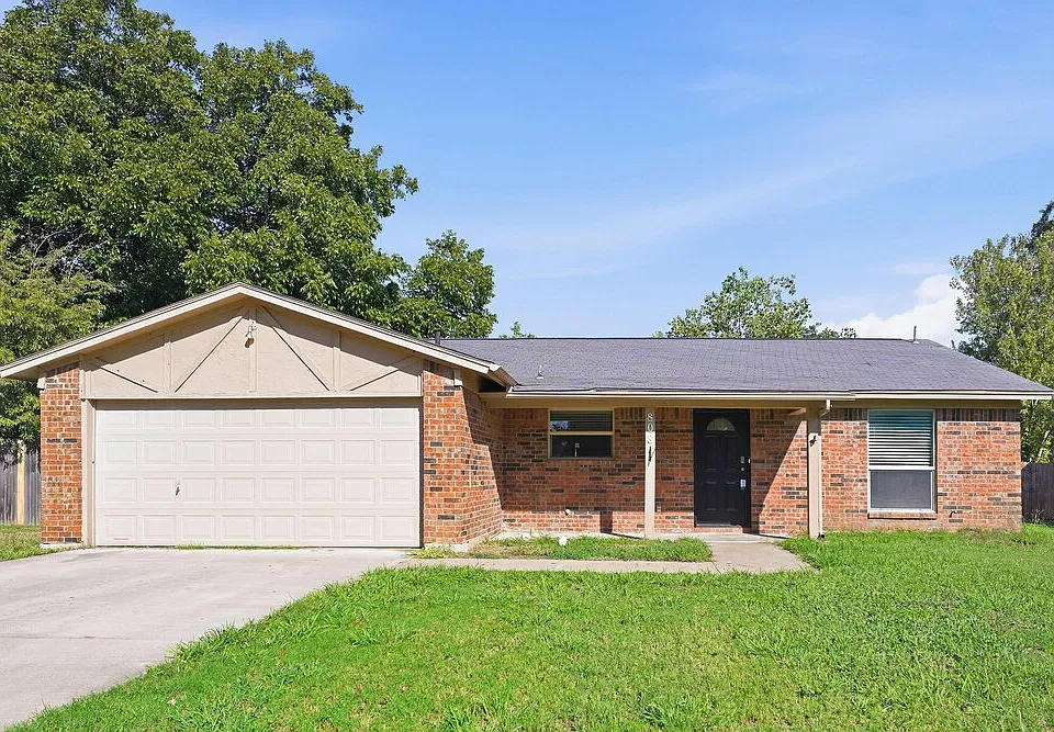 808 Judith St